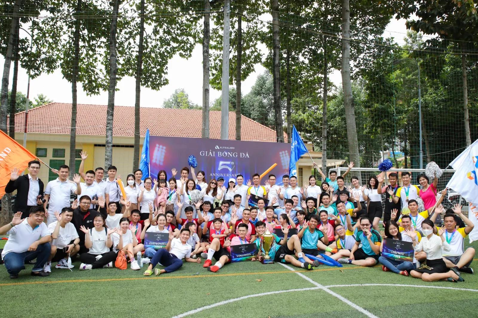 Chụp ảnh giải thể thao nội bộ: bóng đá, pickleball và team building